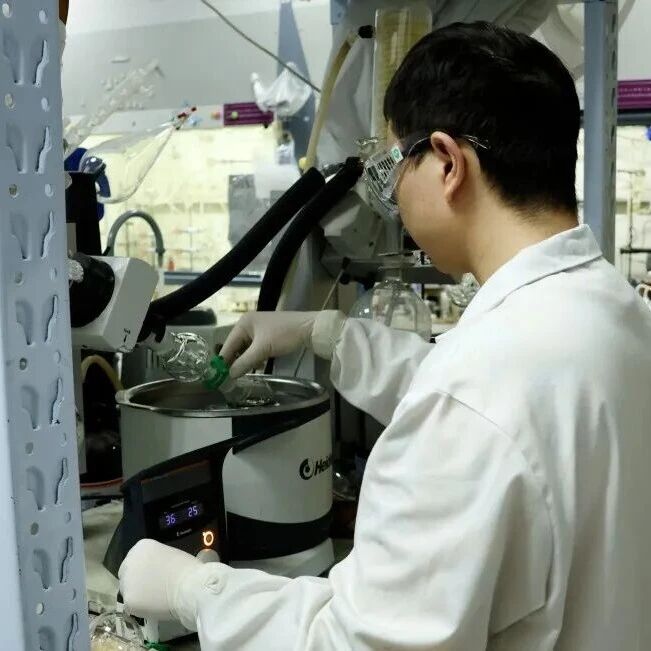 发Science顶刊，解产业难题，登《人民日报》！这位南大博士生，“长跑”在化学赛道上