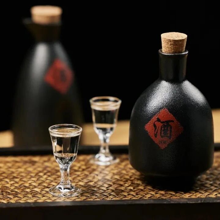 研究成果|酱香型白酒机械化生产实验窖池发酵微生物对轮次基酒风味差异形成原因分析