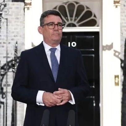 英国10年第7位首相履新: 裁撤独立“科技部”, 功勋大臣黯然卸任 | 今日Chemistry World