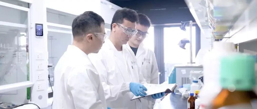 北大陈鹏团队：做从0到1的研究！前沿意识在一代代北大化学人之间传承